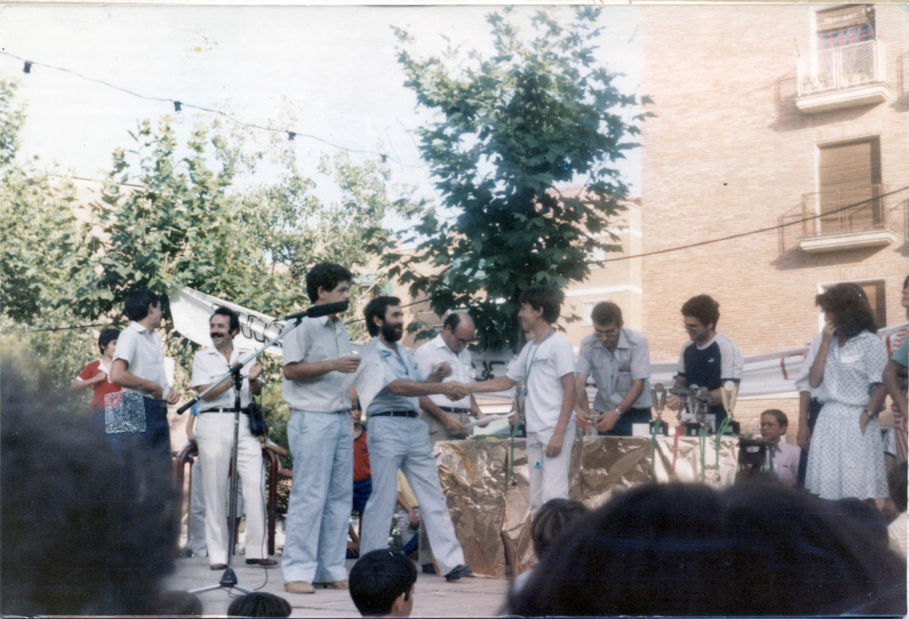 Fiestas de Campamento. Junio 1985. Entrega de premios